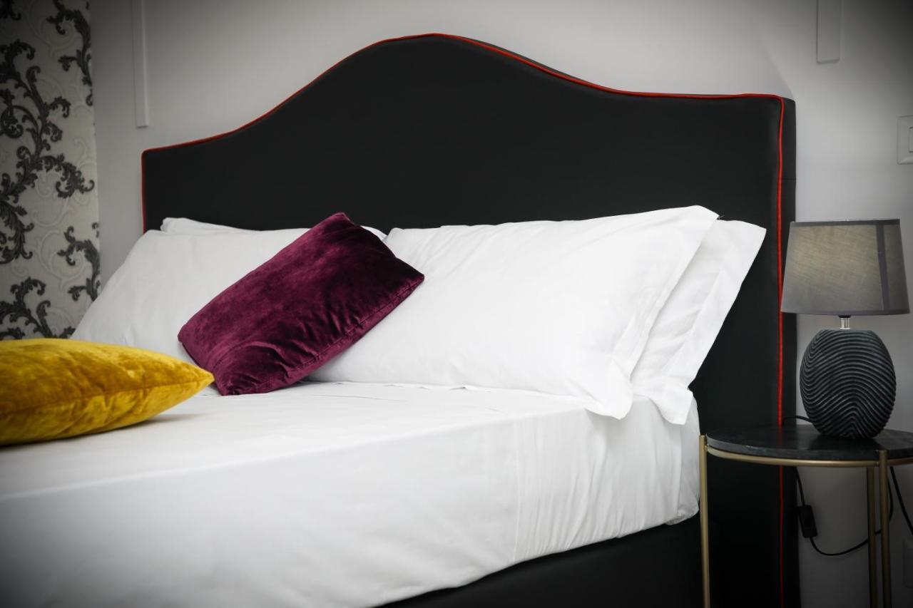 Principessa Isabella Luxury Rooms Salerno Exteriör bild