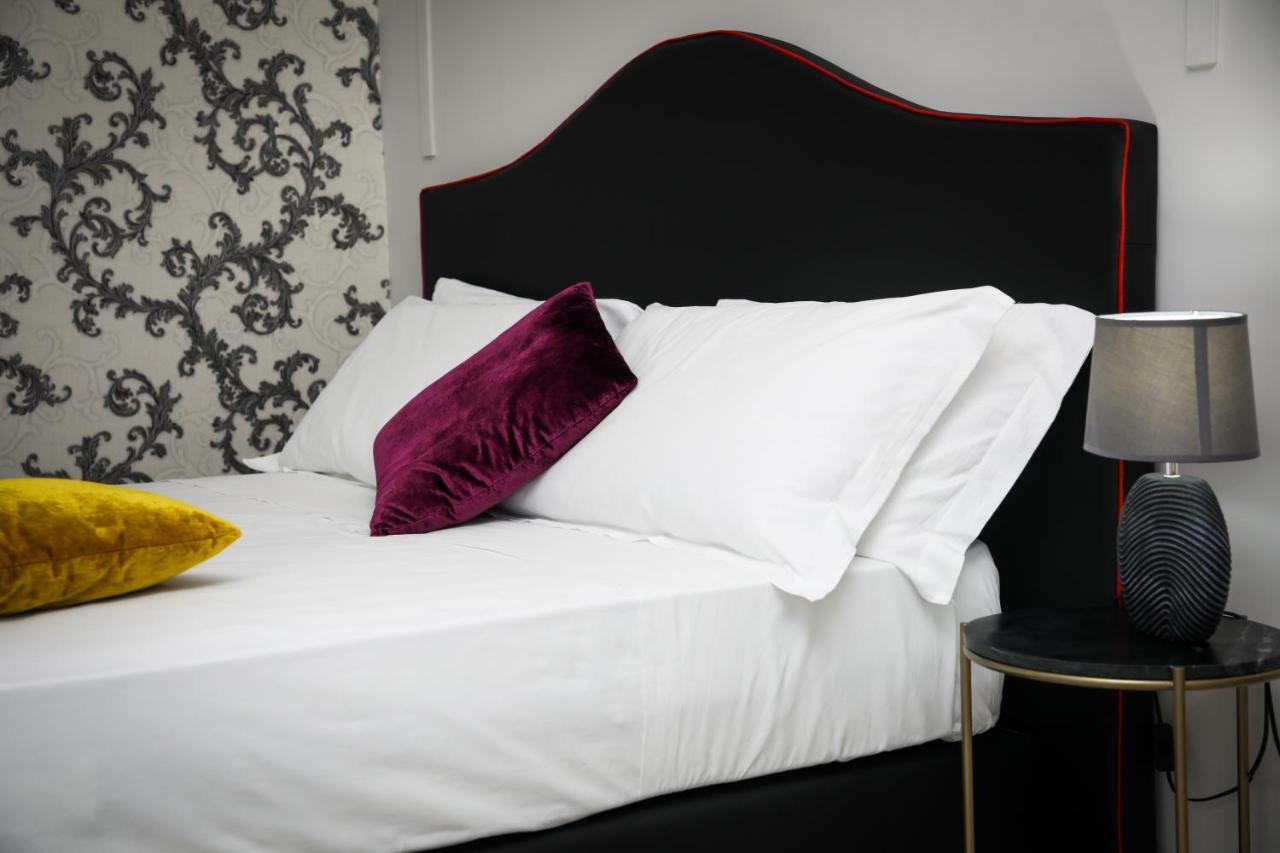 Principessa Isabella Luxury Rooms Salerno Exteriör bild